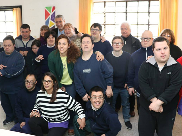 Ferraresi entregó subsidio a fundación que trabaja con personas con discapacidad