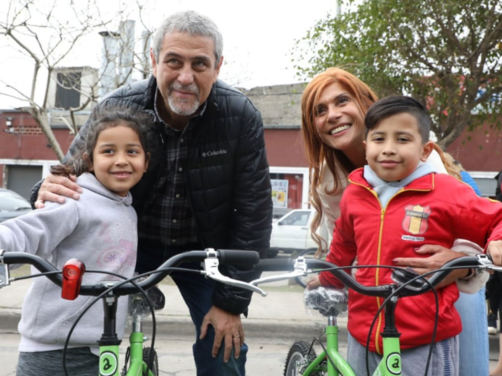 Ferraresi entregó dos mil bicicletas a estudiantes de escuelas primarias
