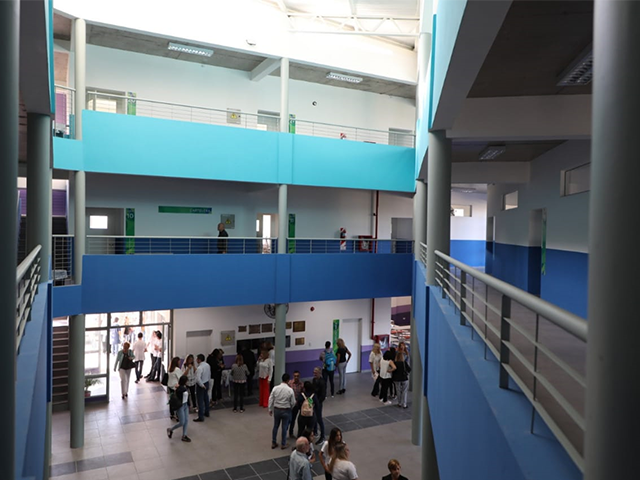 Ferraresi inauguró el nuevo edificio de la Escuela Secundaria “Simón Bolivar”