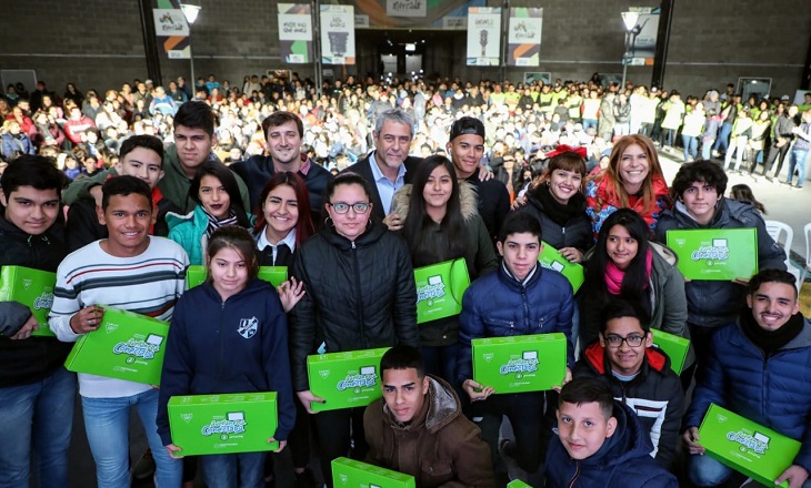 Avellaneda Conectada: 10 mil alumnos y alumnas de las escuelas públicas tienen sus tablets