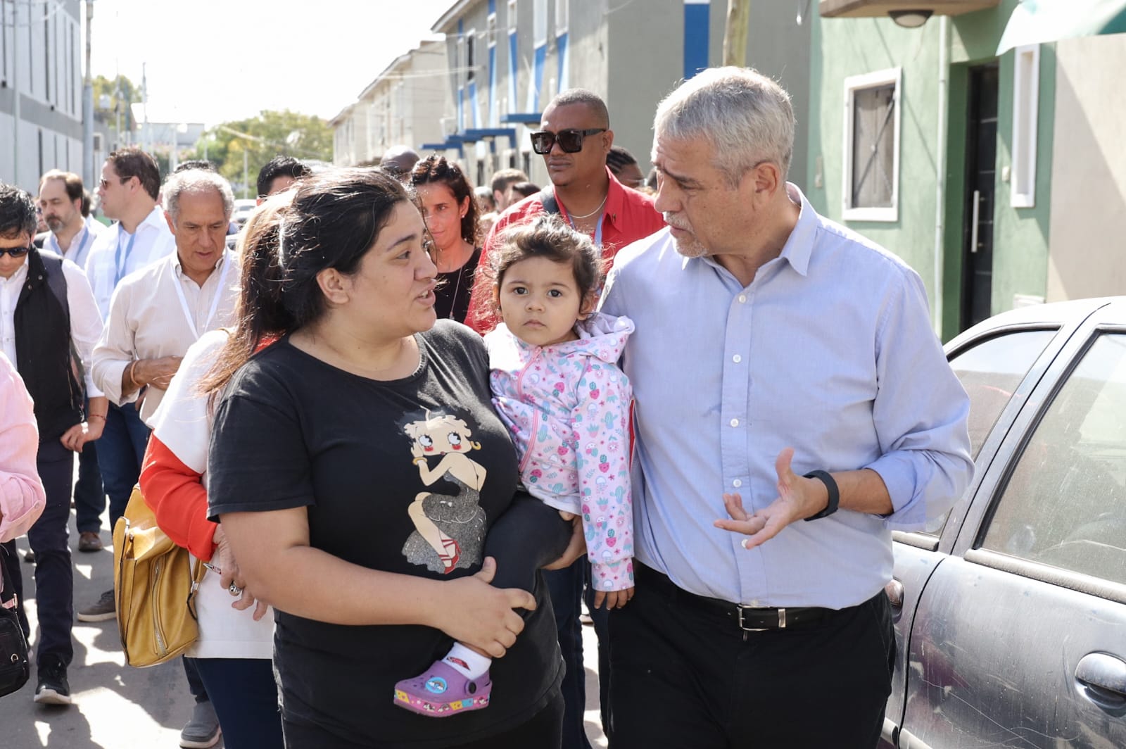Ferraresi recibió a ministros y ministras de vivienda de toda la región en el Barrio Azul