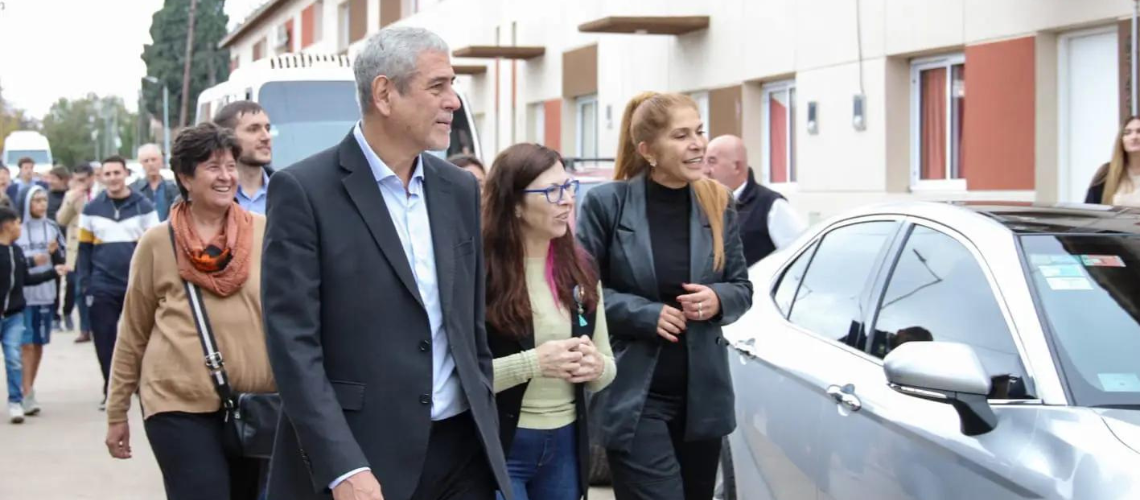 El intendente Ferraresi y la ministra Batakis recorrieron obras de viviendas e infraestructura