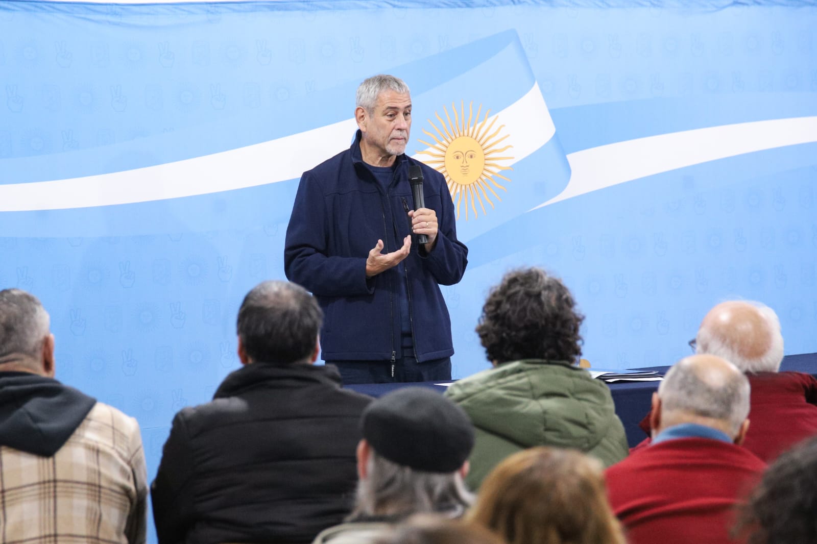 Ferraresi llevó sus propuestas a Zárate y San Nicolás: charlas con dirigentes y encuentro con vecinos